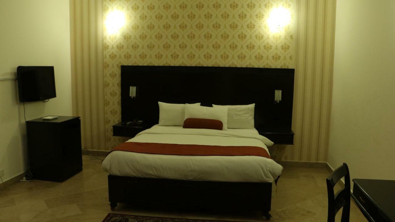 The Royal Manor Bed and Breakfast Islamabad Exterior foto