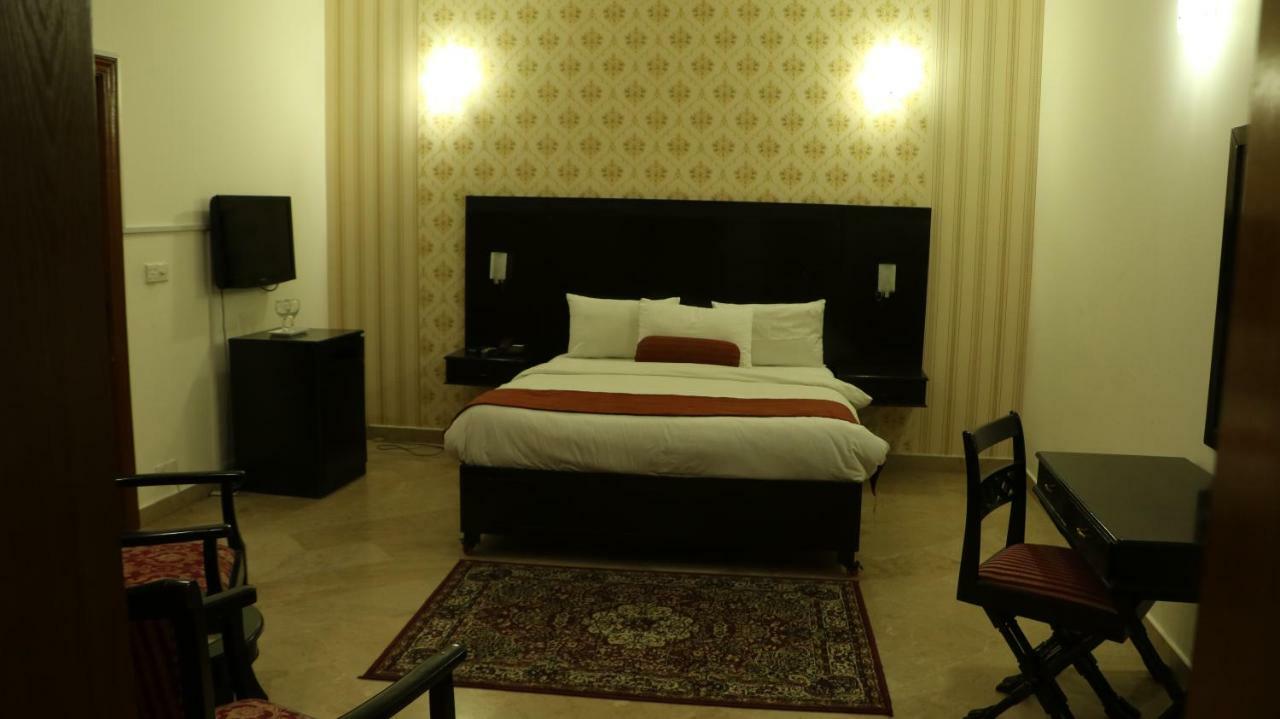 The Royal Manor Bed and Breakfast Islamabad Exterior foto