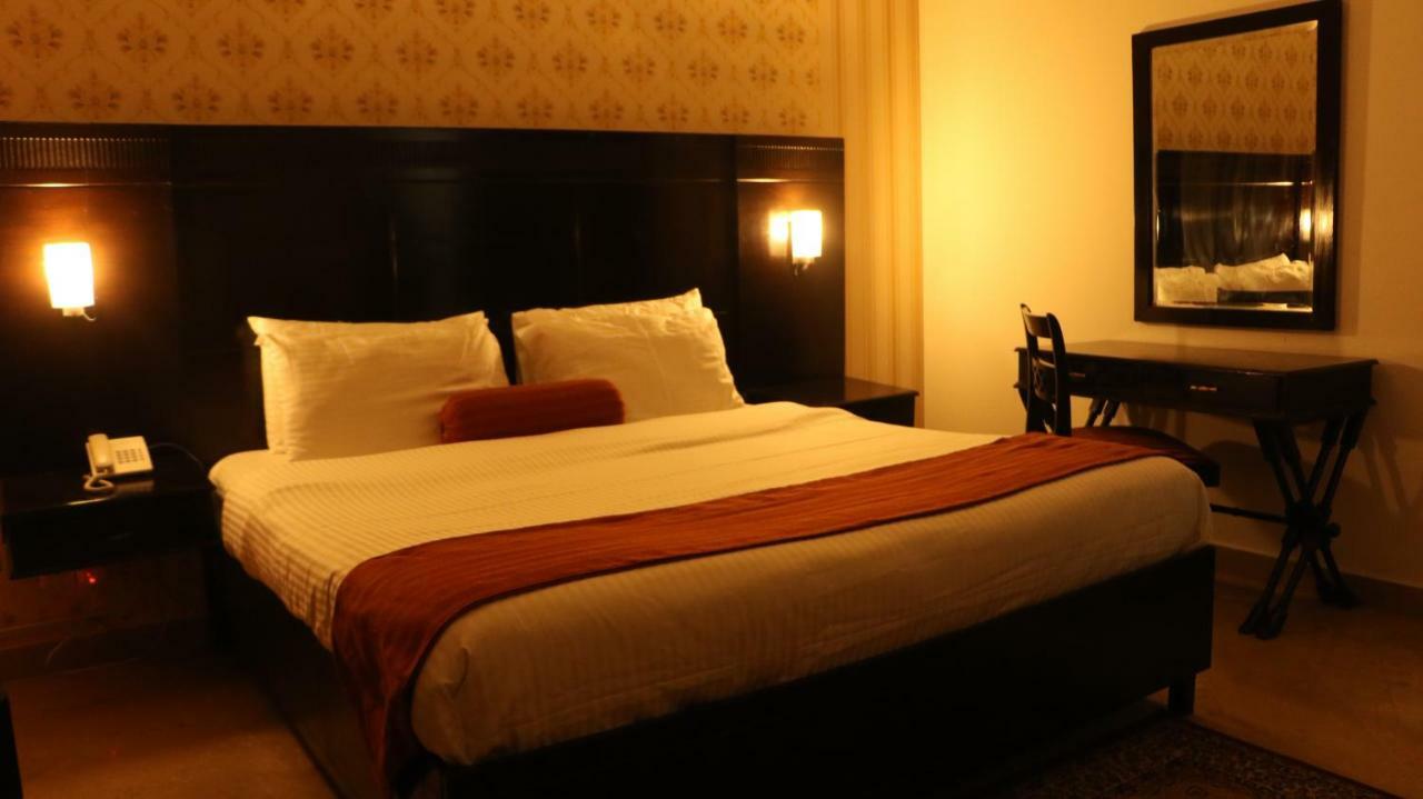 The Royal Manor Bed and Breakfast Islamabad Exterior foto