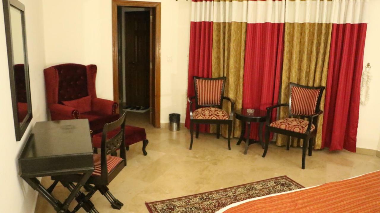 The Royal Manor Bed and Breakfast Islamabad Exterior foto